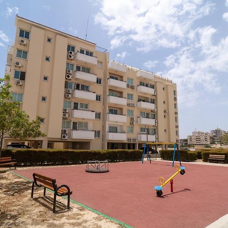 Blu Mackenzie 1 Bdr Flat With Pool Apartment Larnaca Exterior photo