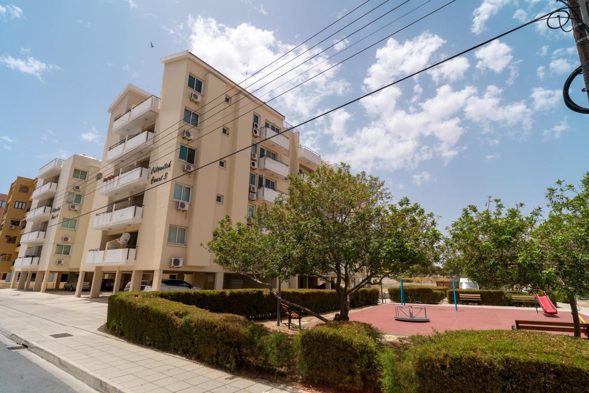 Blu Mackenzie 1 Bdr Flat With Pool Apartment Larnaca Exterior photo