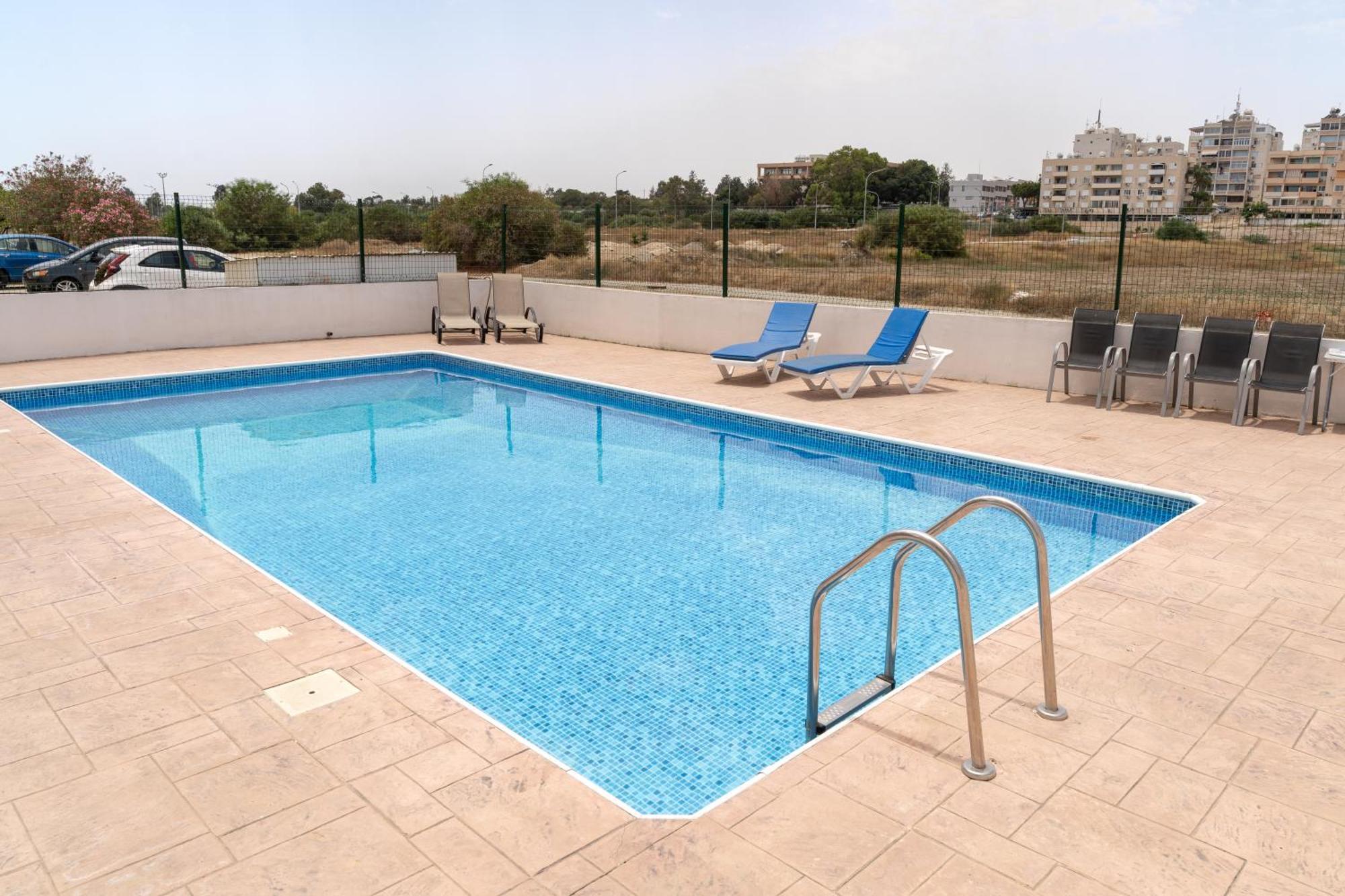 Blu Mackenzie 1 Bdr Flat With Pool Apartment Larnaca Exterior photo