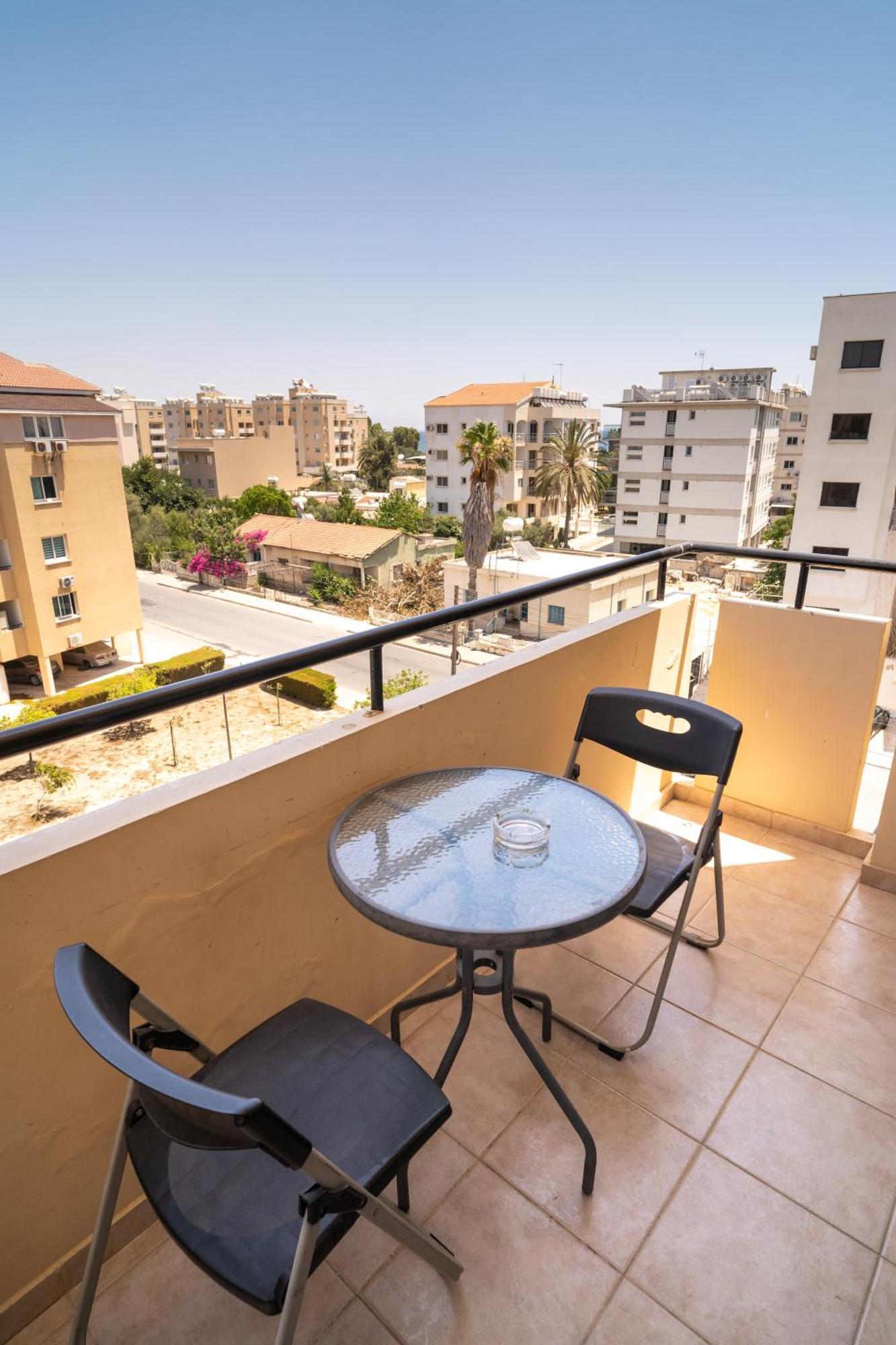 Blu Mackenzie 1 Bdr Flat With Pool Apartment Larnaca Exterior photo