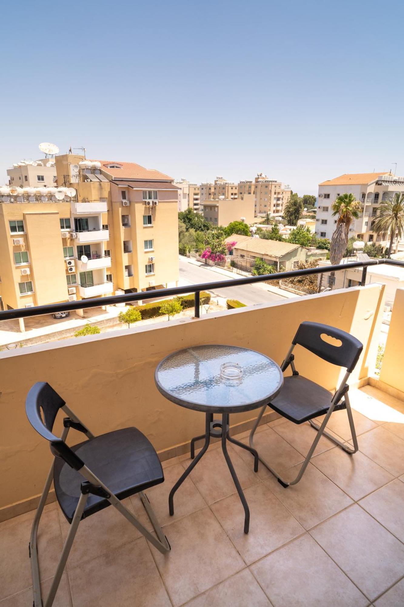 Blu Mackenzie 1 Bdr Flat With Pool Apartment Larnaca Exterior photo